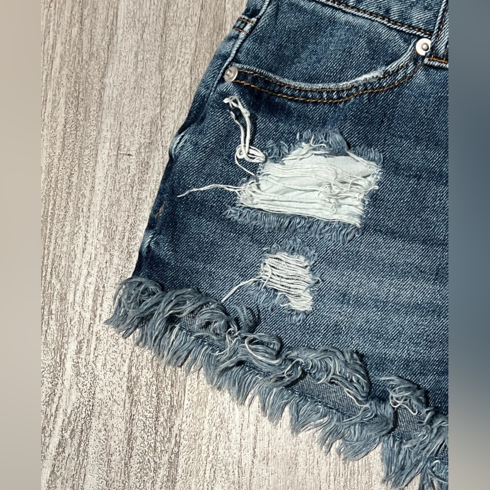 Ashley Mason cut off jeans short shorts - Picture 3 of 13